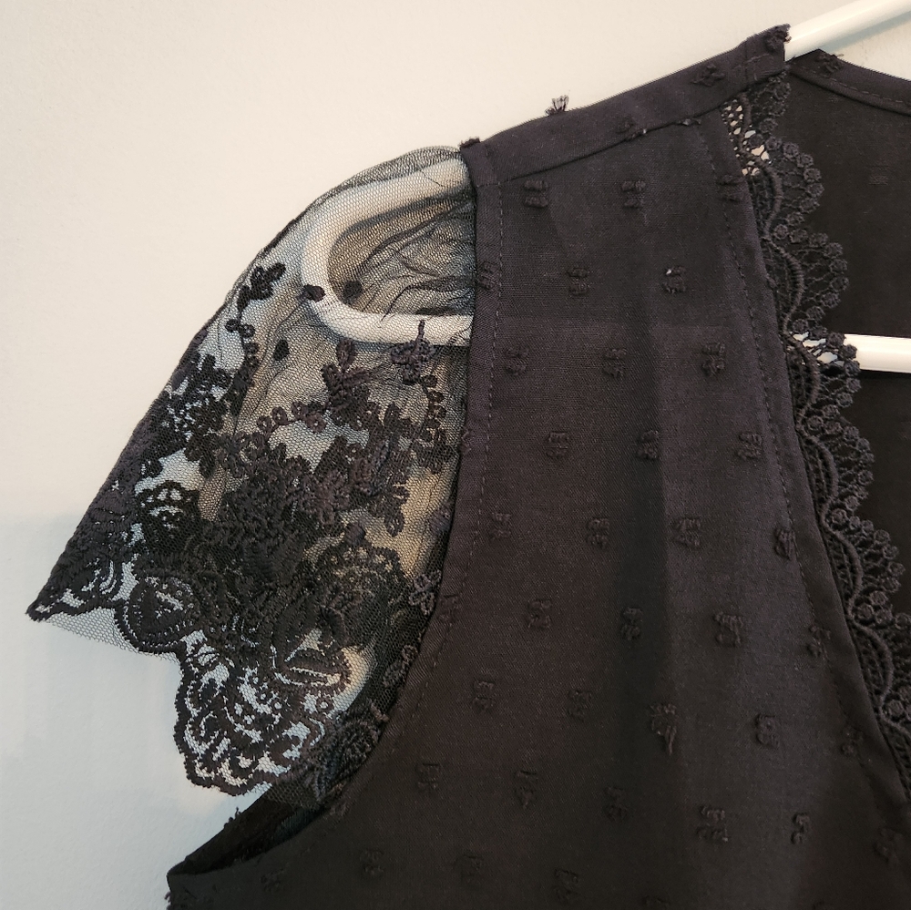 (4 For $20)Wonens Black Blouse with Lace Cap Sleve Stylish Buttons.  Size SP. - Picture 2 of 5